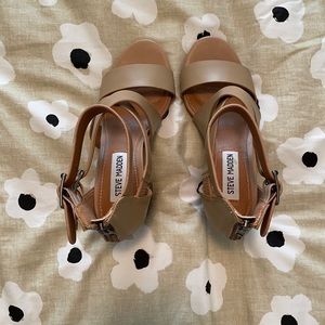 Worn once! Size 6 nude sandal. Steve Madden